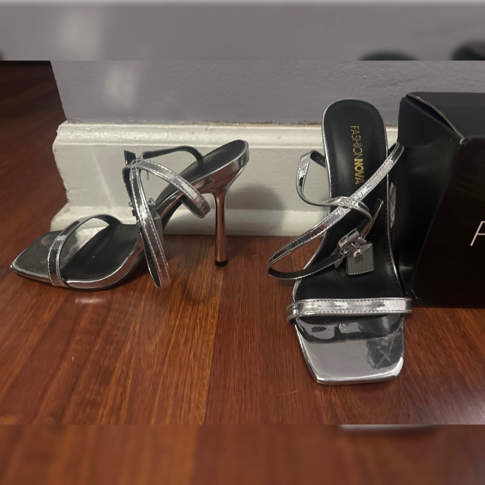 Fashion Nova Silver Shiny Size 7 Heels